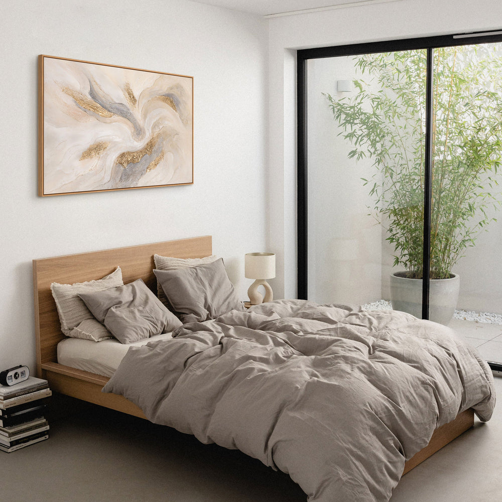 Cuadro moderno texturizado en tonos naturales – Lienzo pintado a mano con marco «Radiant Streams»