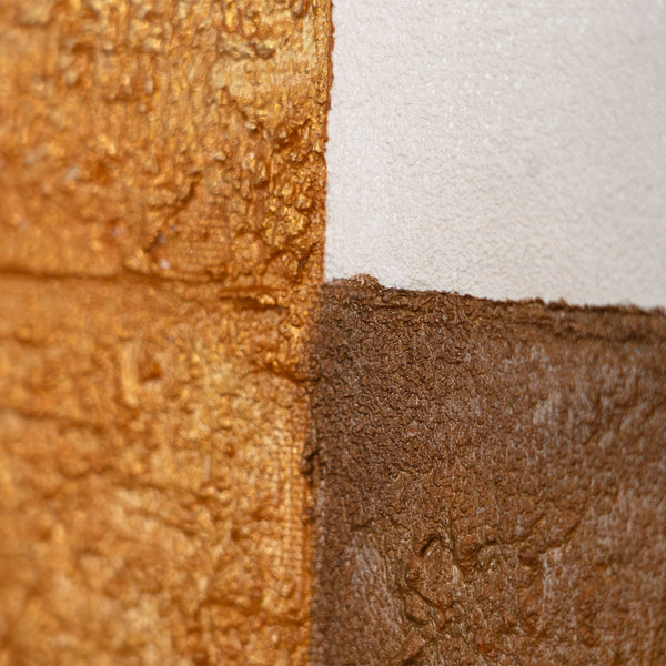 Abstrakte geometrische Farbfläche in Braun und Ocker, Detailaufnahme auf Leinwand