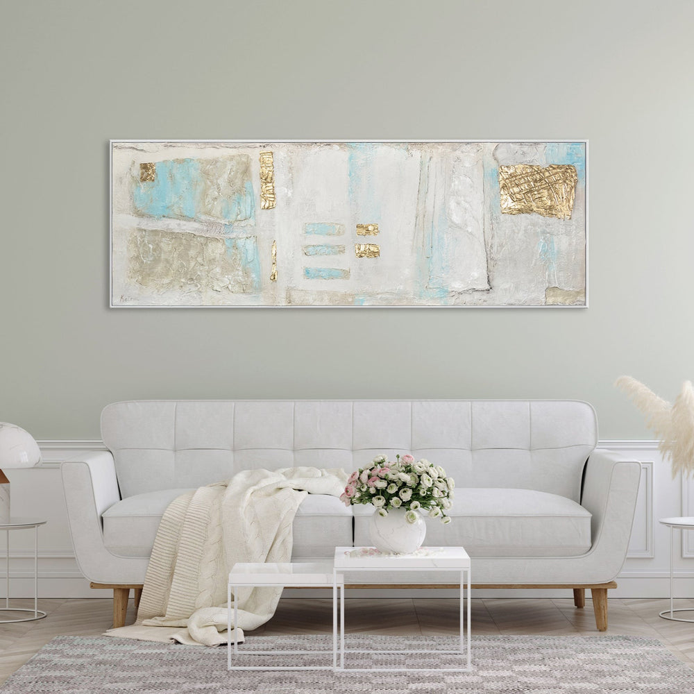 Gemälde „Stabilität“ als Wanddeko über weißem Sofa