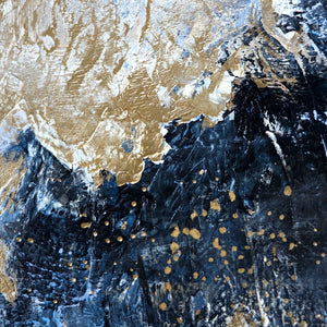 Detailaufnahme goldener Textur auf abstraktem Hintergrund