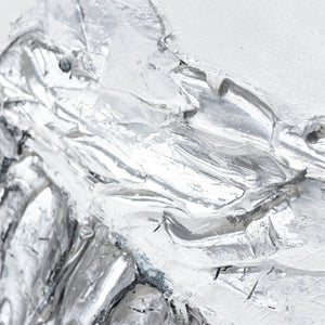 Strukturdetails silber auf abstraktem Bergmotiv