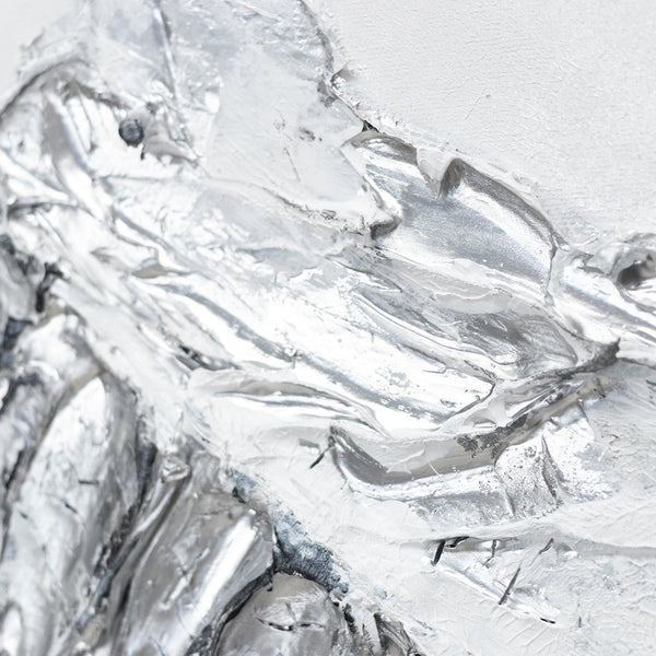 Strukturdetails silber auf abstraktem Bergmotiv