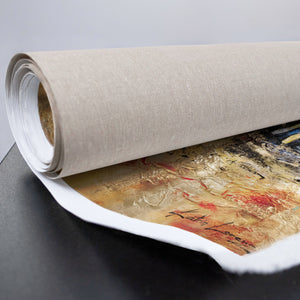 Gerollte Leinwand mit bunter Acrylmalerei in Texturtechnik