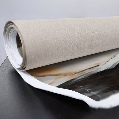 Gerollte Leinwand mit handgemaltem Frauenporträt