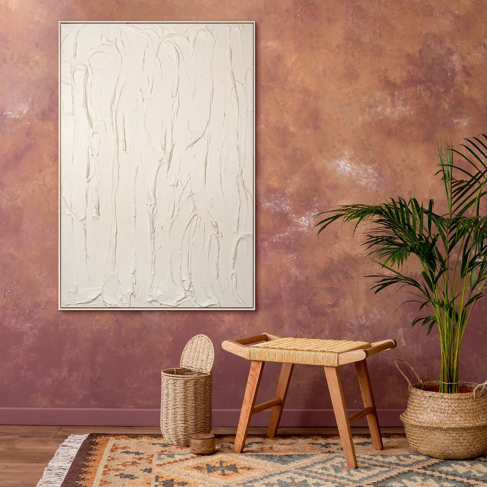 Struktur Gemälde Weiß auf brauner Wand im modernen Raum