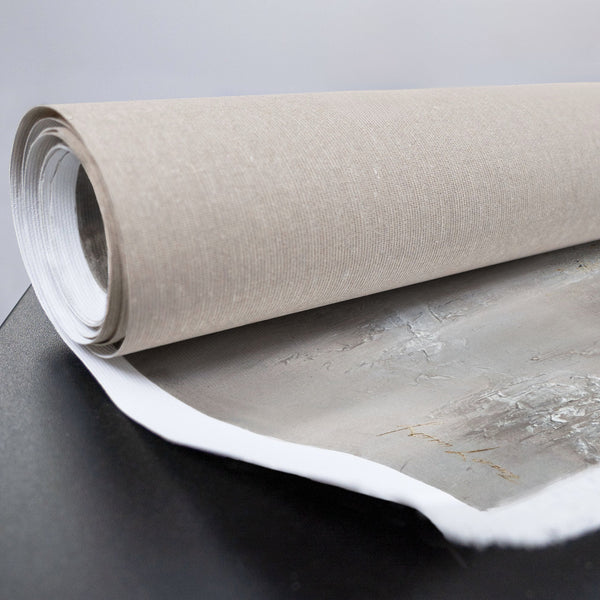 Abstraktes Gemälde mit grauem Hintergrund und Farbakzenten