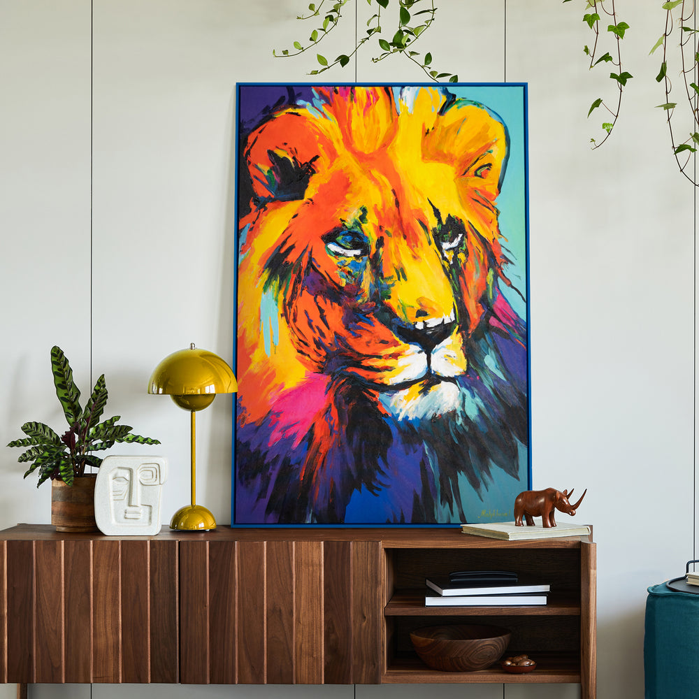 Raumansicht: "Löwengrazie" als Wandbild im modernen Interieur