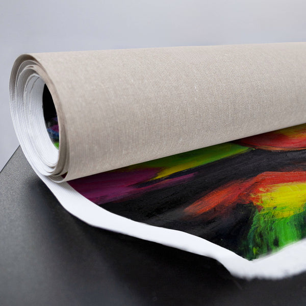 Gerollte Leinwand mit kräftigen Farben