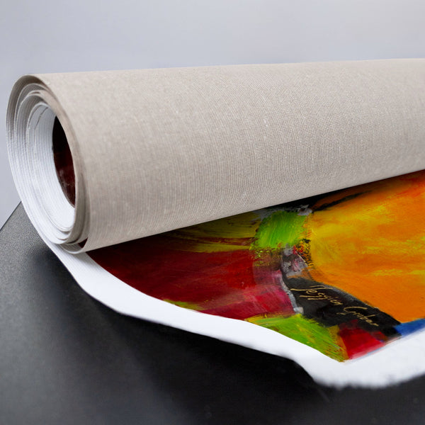 Gerollte Leinwand mit sichtbarer Farbschicht