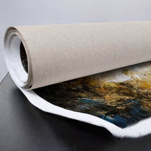 Nahaufnahme von gerollter Leinwandkante mit Farbdetails