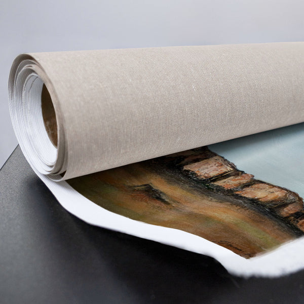 gerollte Leinwand mit pastellblauem Motiv