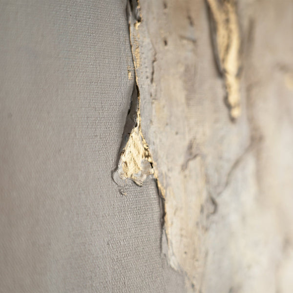 Nahaufnahme einer Textur eines abstrakten Gemäldes mit goldenen und grauen Akzenten, moderne Kunst, Leinwandmalerei, Wanddekoration