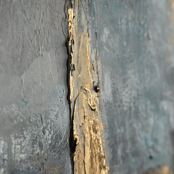 wanddeko wohnzimmer Strukturierte Oberfläche mit dunklen und goldenen Farbakzenten