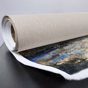 Abstrakte Leinwand mit Goldakzenten und Struktur