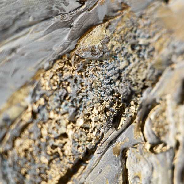 Texturdetail mit hellen und dunklen Akzenten rechts