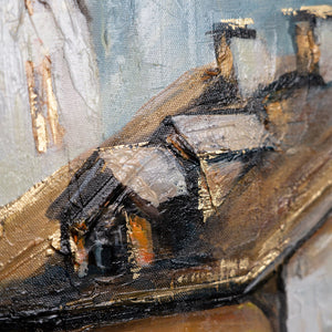 Detailaufnahme der goldenen Struktur und Bergspitzen