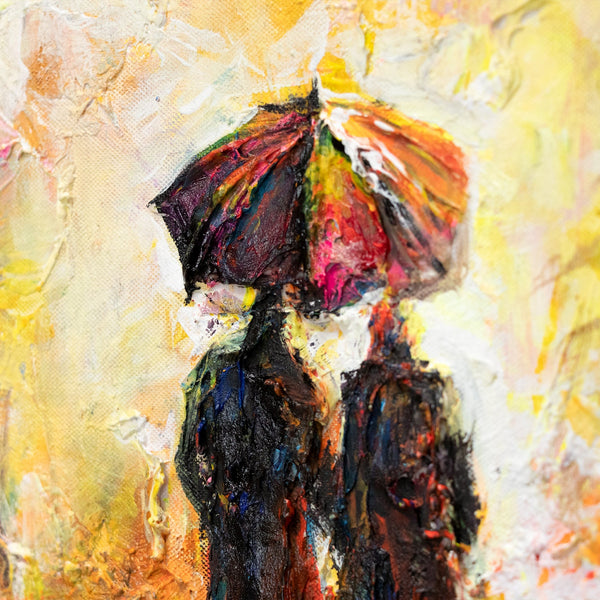 Nahaufnahme des Paares unter dem roten Regenschirm